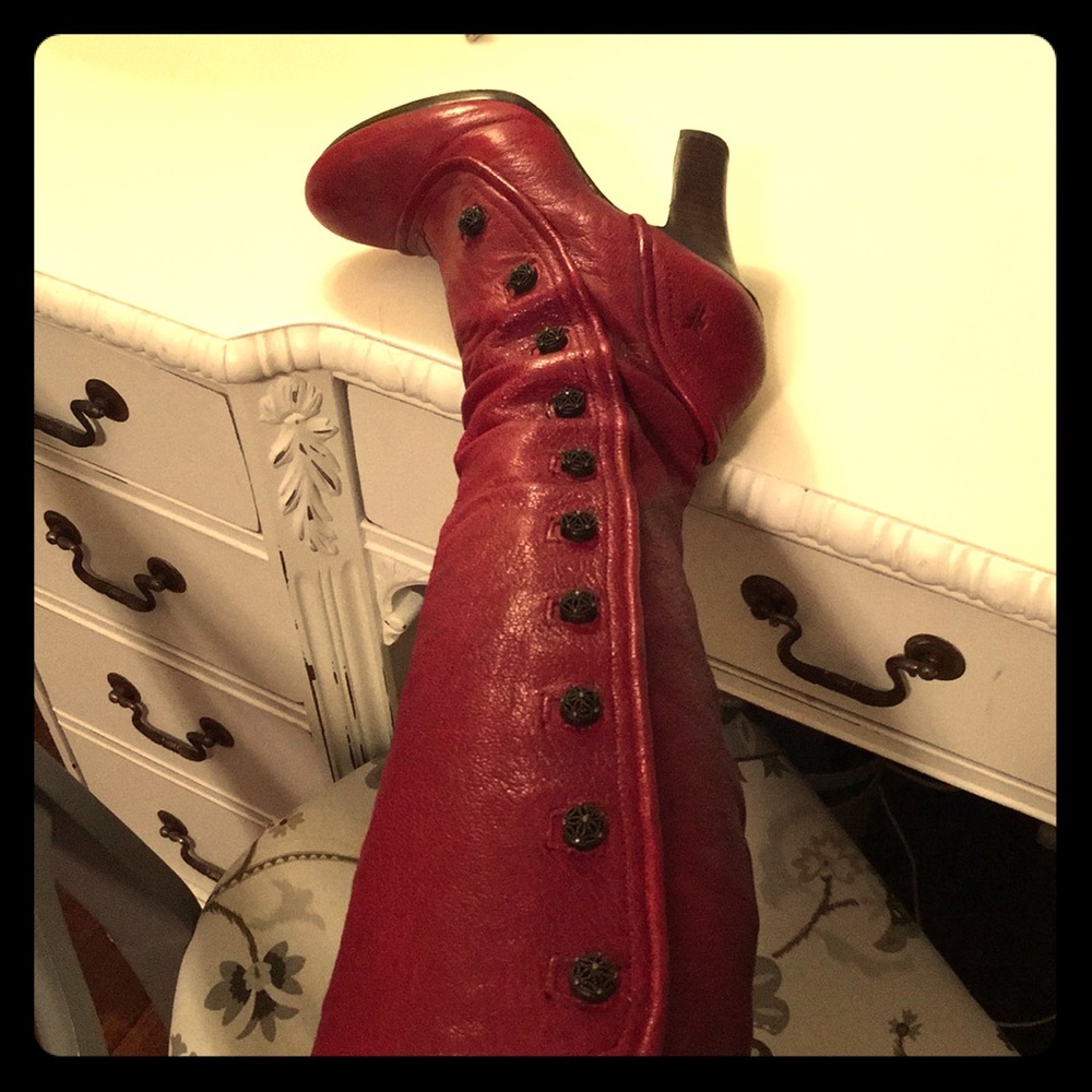 Frye Matilda button boots NWOT